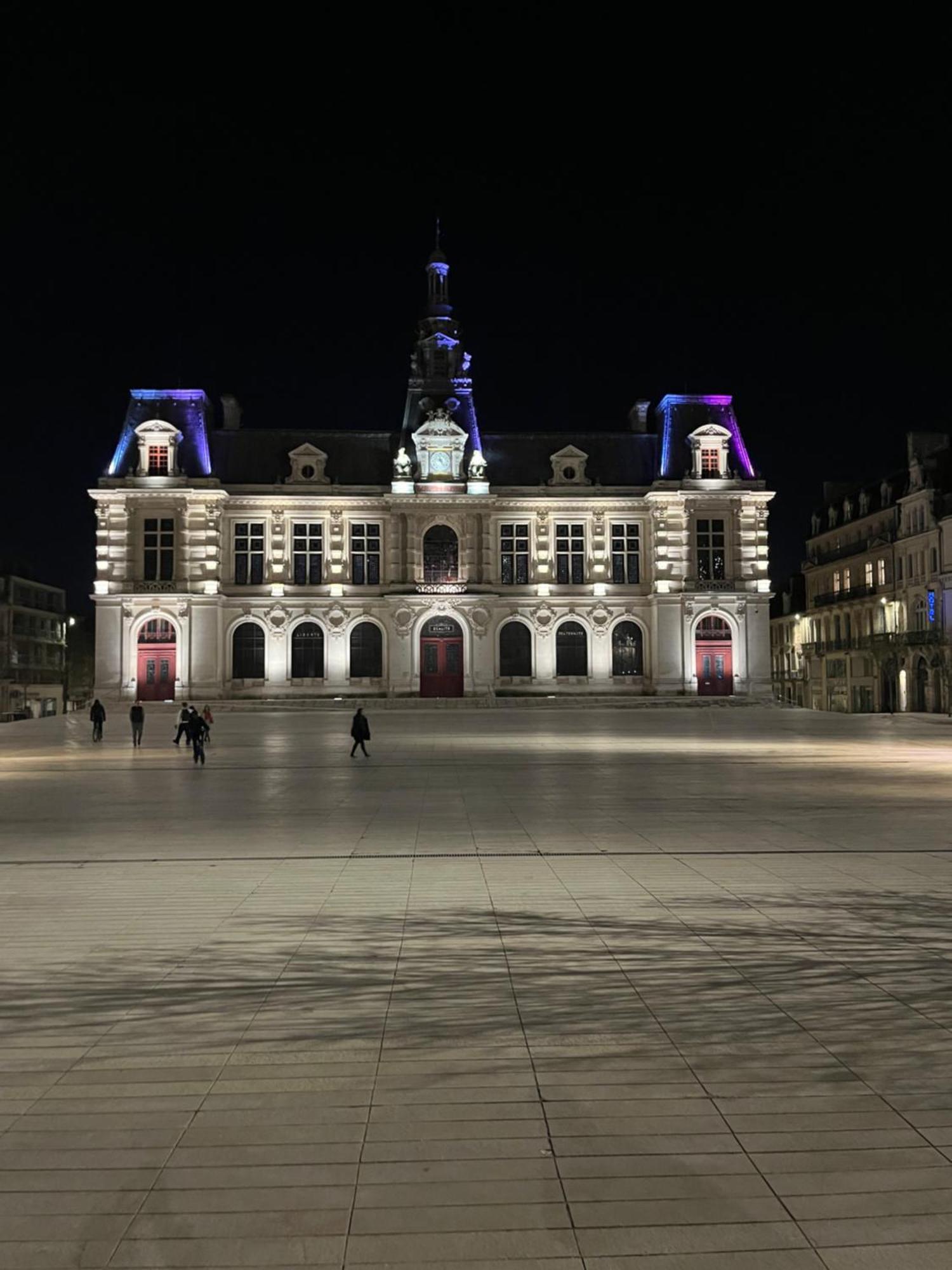 Ferienwohnung Le Cosy Du Marche Notre-Dame Poitiers Exterior foto